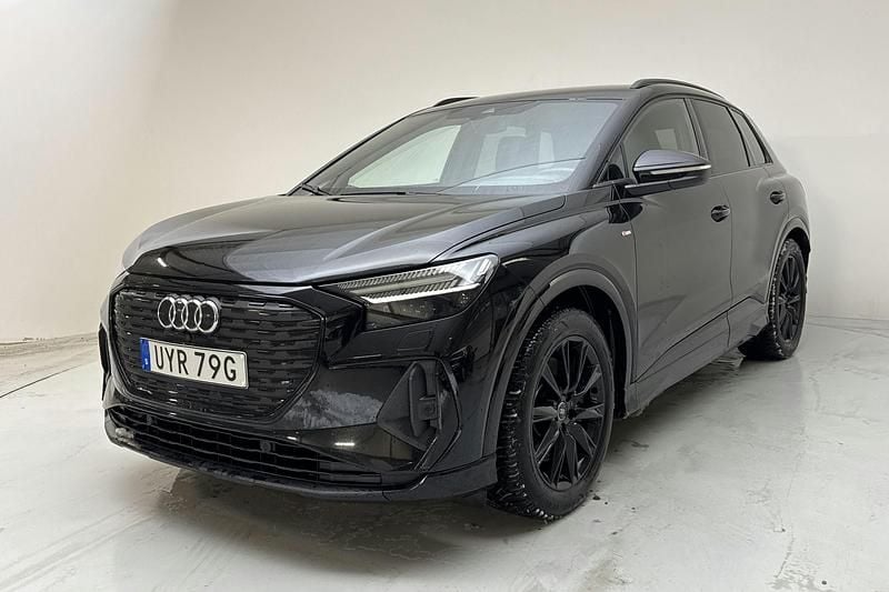 Svart Begagnad 2022 Audi Q4 e-tron S-Line SUV | 284 900 kr (Superpris) - Bild 1/4