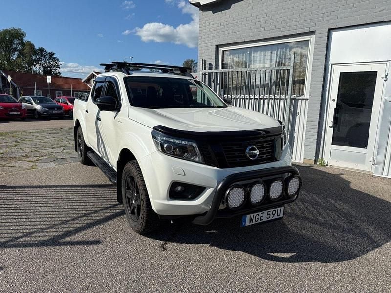Vit (vit metallic) Begagnad 2021 Nissan Navara N-TEC Pickup | 369 900 kr (Lite dyr) - Bild 1/4