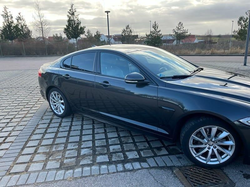 Begagnad Jaguar XF 340 HK (250 kW) 2013 Grå metallic