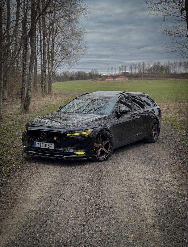 Svart Begagnad 2018 Volvo V90 Momentum Kombi | 159 900 kr - Bild 1/4