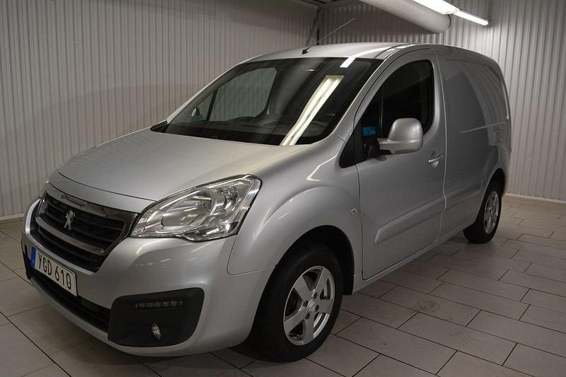 Ljusgrå (grå) Begagnad 2016 Peugeot Partner Van | 57 000 kr (Marknadspris) - Bild 1/3