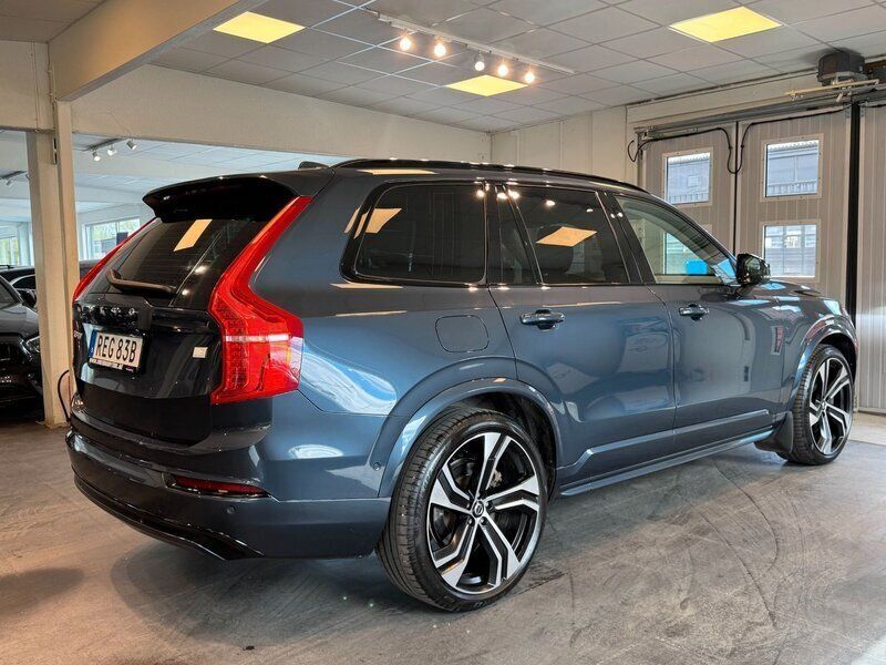 Begagnad Volvo XC90 R-Design 456 HK (335 kW) 2022 Mörkblå SUV