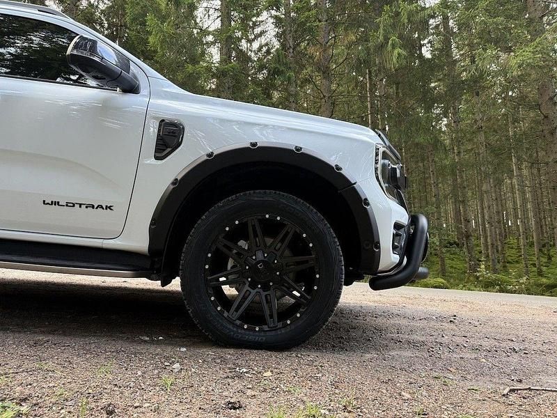 Ny Ford Ranger Wildtrack 280 HK (205 kW) 2025 Vit Pickup