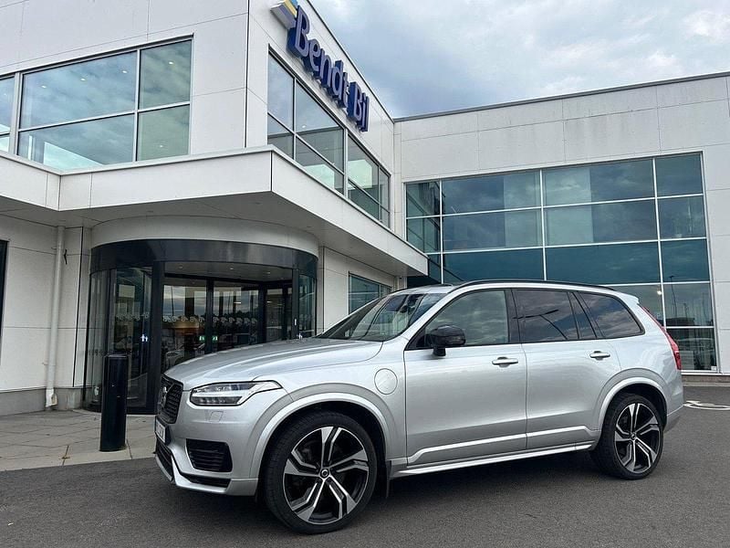 Silver Begagnad 2022 Volvo XC90 R-Design SUV | 589 500 kr (Bra pris) - Bild 1/4