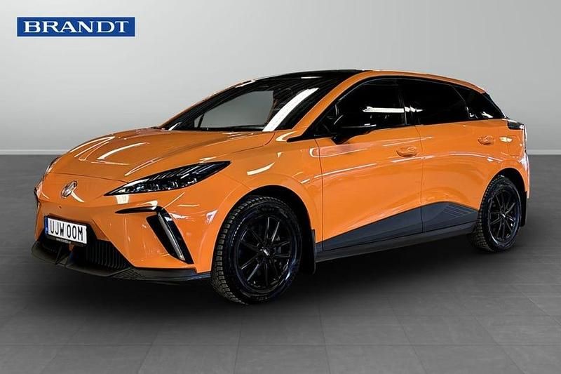 Begagnad MG MG4 EV Luxury 152 kW (207 HK) 2022 Orange Halvkombi
