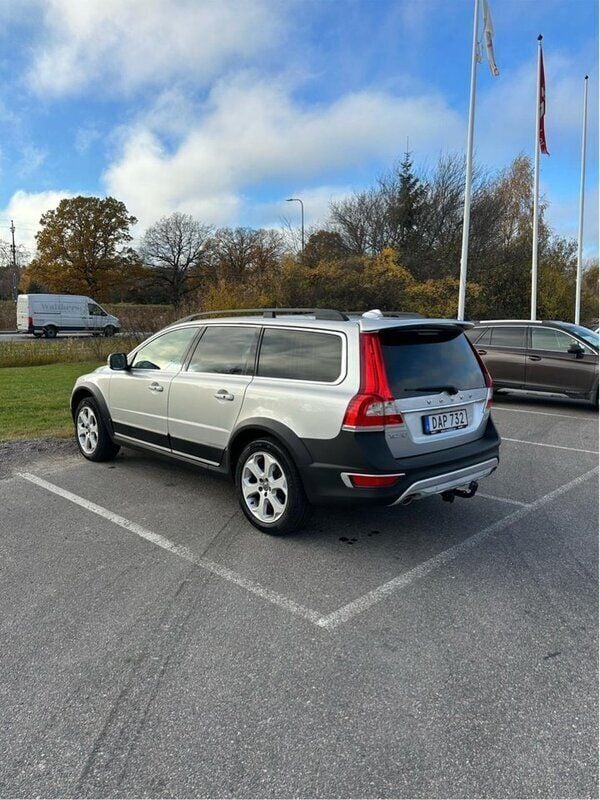 Silver Begagnad 2016 Volvo XC70 Standard SUV | 204 900 kr (Marknadspris) - Bild 1/4