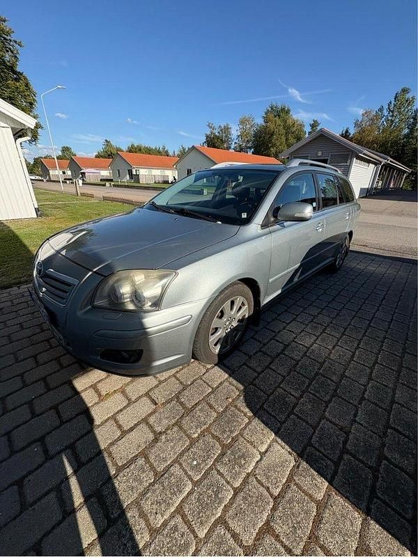 Grå Begagnad 2008 Toyota Avensis Kombi | 18 500 kr (Bra pris) - Bild 1/4