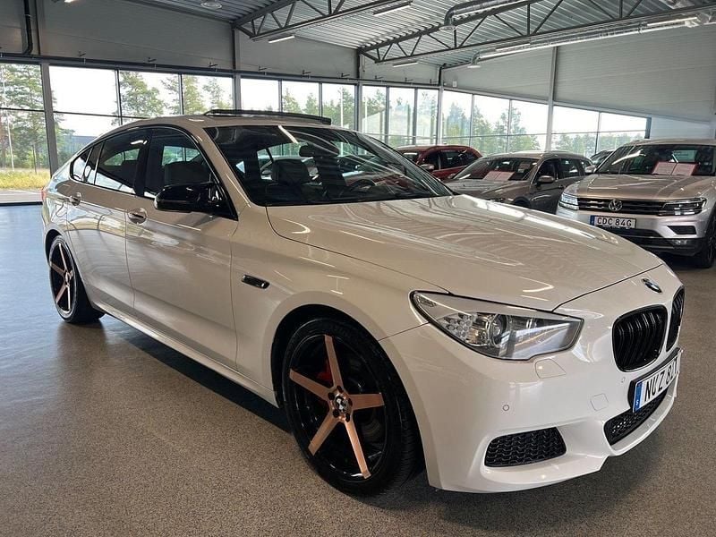 Vit Begagnad 2016 BMW 530 Gran Turismo M Sport Halvkombi | 190 000 kr (Bra pris) - Bild 1/4