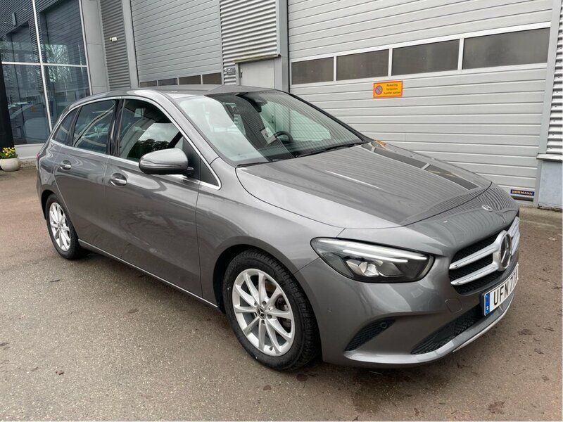 Grå Begagnad 2020 Mercedes B180 Minibuss | 210 000 kr (Bra pris) - Bild 1/4