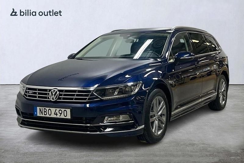 Mörkblå Begagnad 2019 VW Passat GT Kombi | 259 900 kr (Marknadspris) - Bild 1/3
