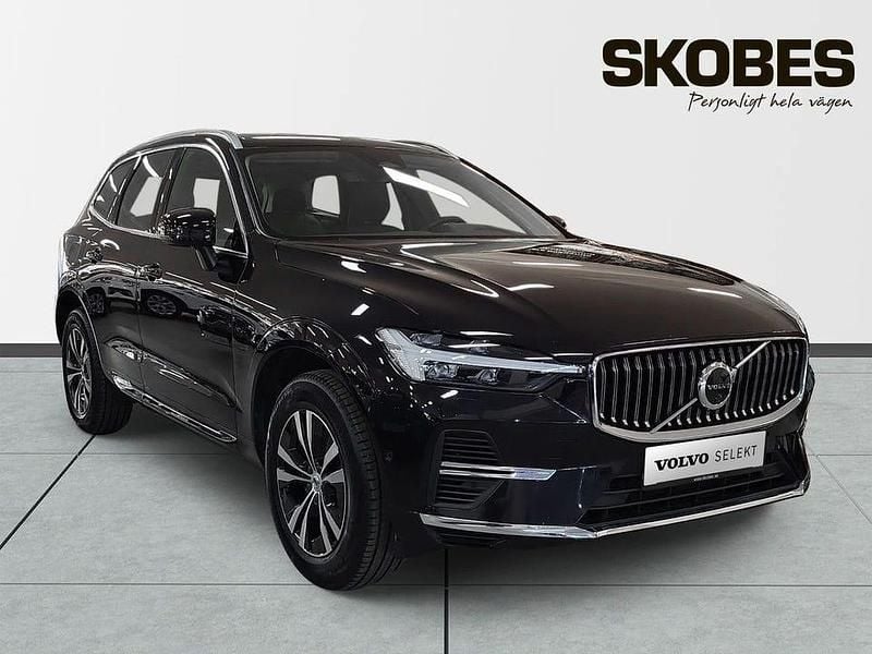 Begagnad Volvo XC60 Core 355 HK (261 kW) 2023 Svart SUV