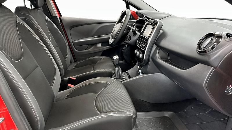 Begagnad Renault Clio IV Zen 90 HK (66 kW) 2019 Röd Halvkombi