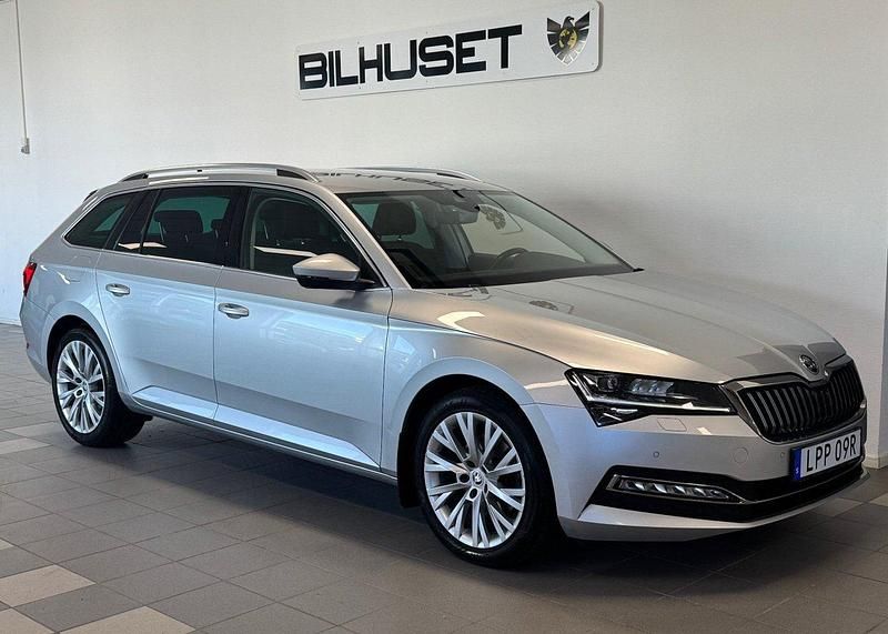 Silver Begagnad 2021 Skoda Superb Business Line Kombi | 259 900 kr (Marknadspris) - Bild 1/4