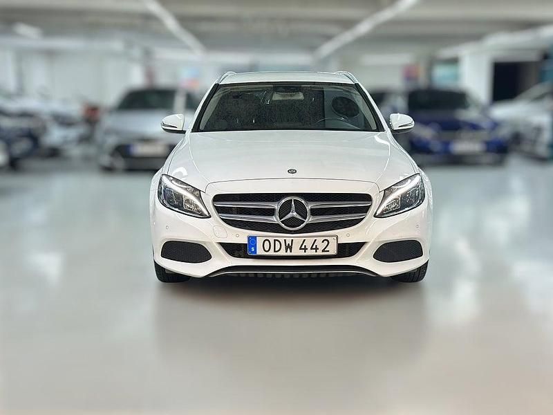 Begagnad Mercedes C350e Avantgarde 211 HK (155 kW) 2016 Vit Kombi