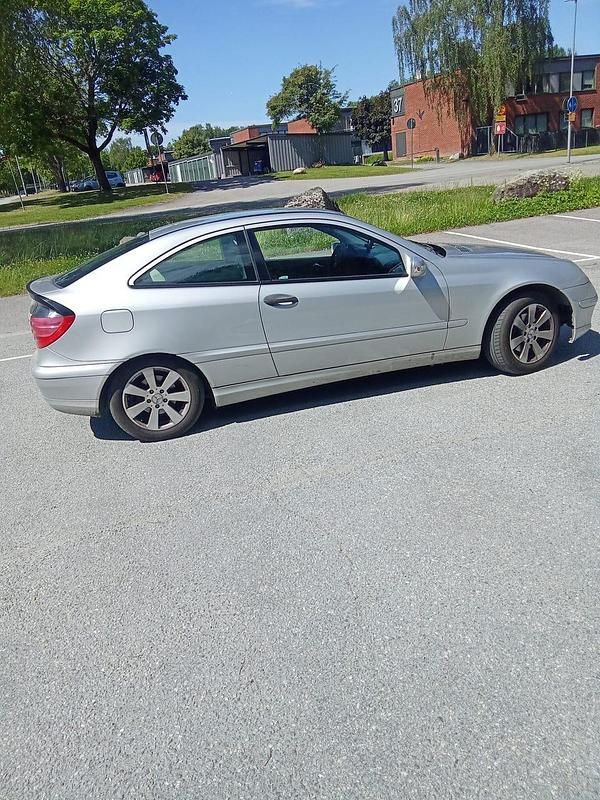 Begagnad Mercedes 180 143 HK (105 kW) 2003 Sedan