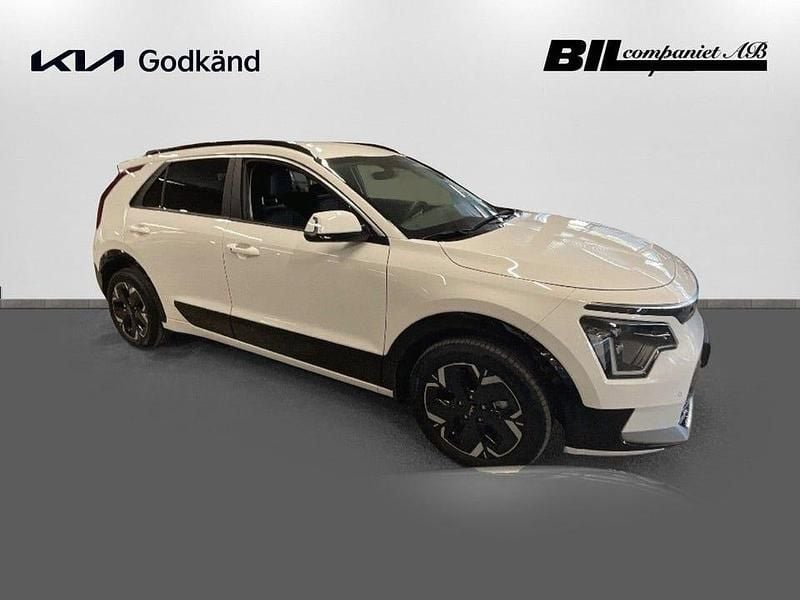 Begagnad Kia Niro Advance 150 kW (204 HK) 2023 Vit SUV