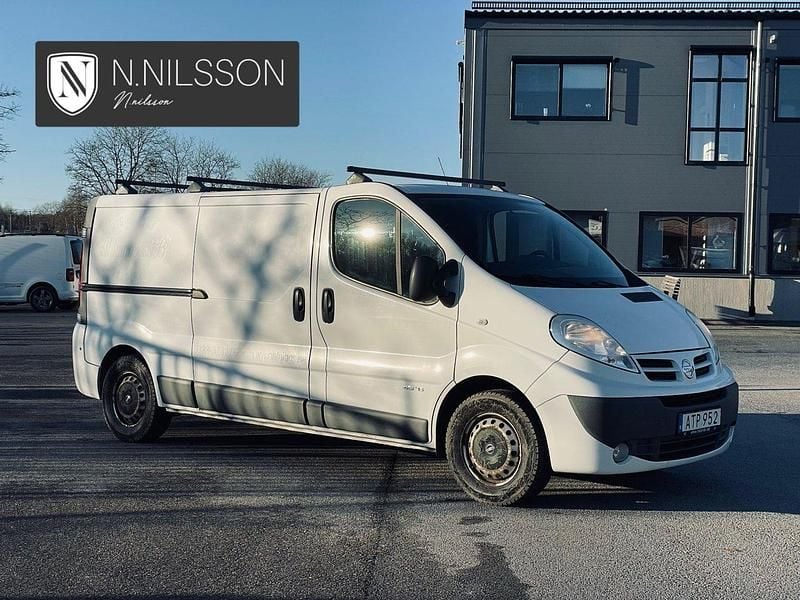 Vit Begagnad 2014 Nissan Primastar Minibuss | 74 000 kr (Marknadspris) - Bild 1/4