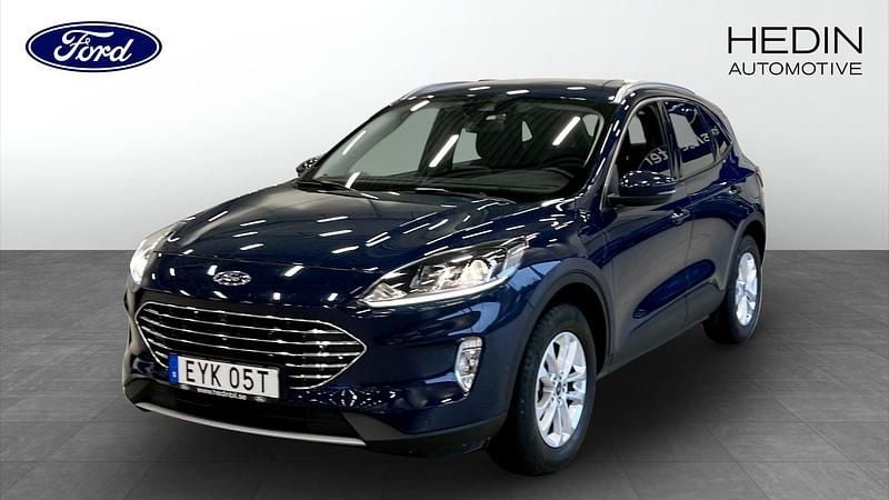 Blå (blue) Begagnad 2022 Ford Kuga Business Edition SUV | 269 900 kr (Marknadspris) - Bild 1/4