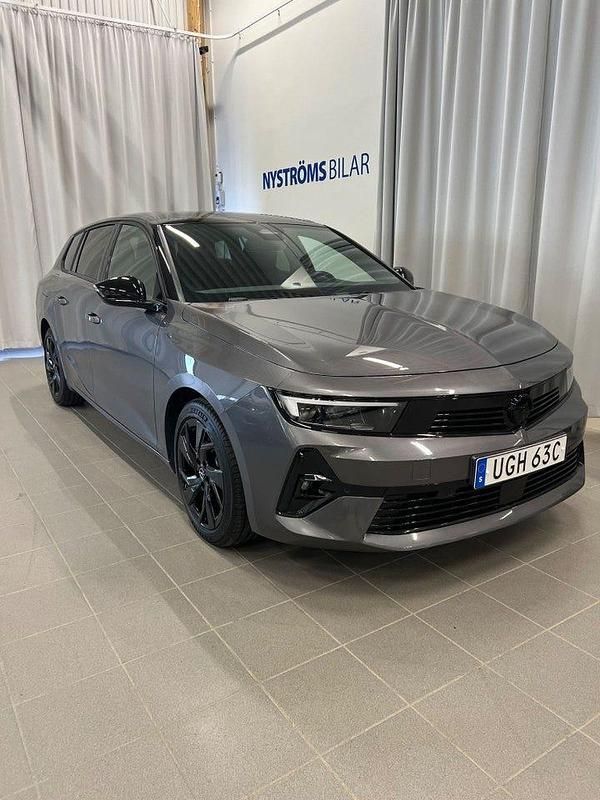 Gråmetallic Begagnad 2024 Opel Astra Edition Kombi | 269 900 kr (Marknadspris) - Bild 1/4