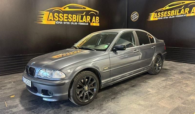 Grå Begagnad 2001 BMW 330 Sedan | 59 900 kr (Marknadspris) - Bild 1/1