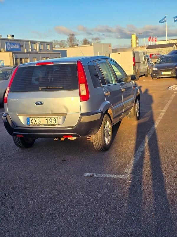 Begagnad Ford Fusion 80 HK (58 kW) 2006 Halvkombi