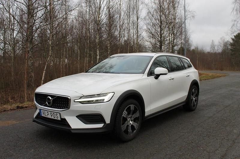 Vit Begagnad 2019 Volvo V60 CC Momentum Kombi | 229 900 kr (Marknadspris) - Bild 1/4