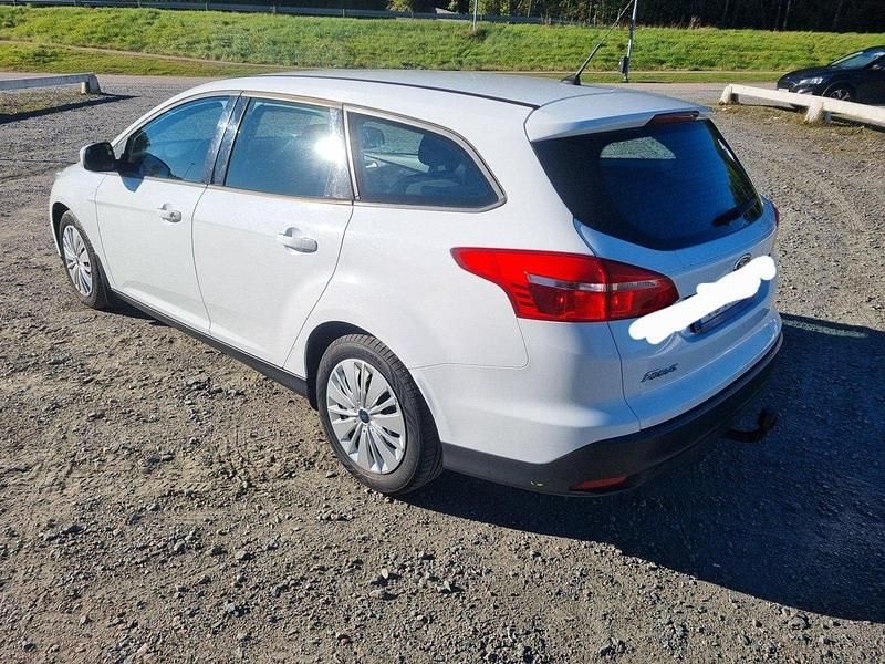 Vit Begagnad 2016 Ford Focus Trend Kombi | 95 900 kr (Bra pris) - Bild 1/4