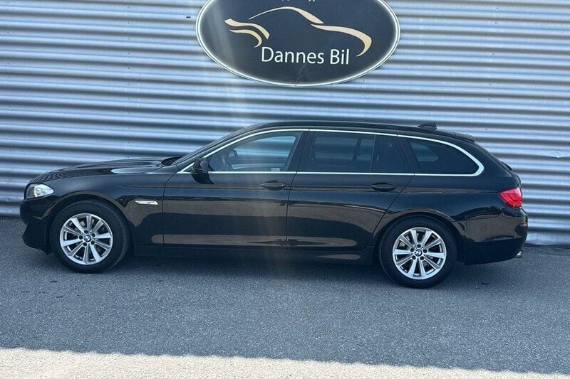 Svart Begagnad 2011 BMW 520 Kombi | 84 999 kr (Marknadspris) - Bild 1/4