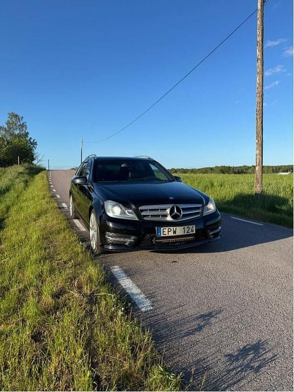 Svart Begagnad 2013 Mercedes C220 AMG Kombi | 70 000 kr (Bra pris) - Bild 1/4