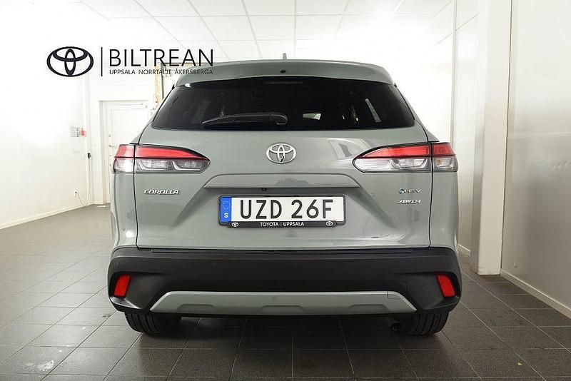 Begagnad Toyota Corolla Cross Style 197 HK (144 kW) 2024 Grön SUV