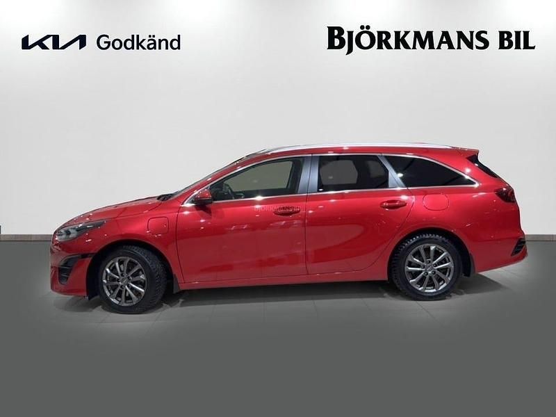 Begagnad Kia Ceed Sportswagon Advance 105 HK (77 kW) 2023 Röd Kombi