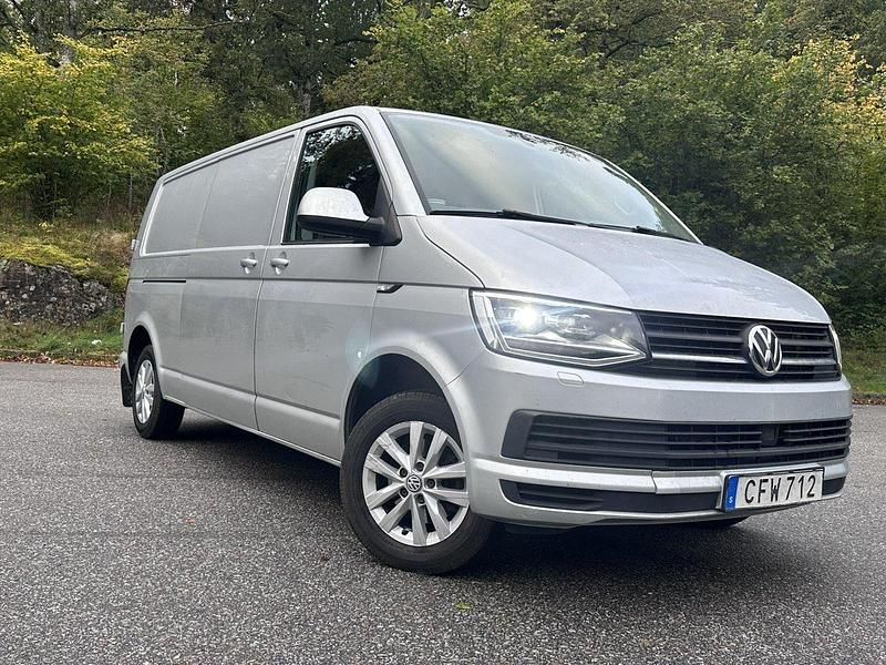 Silver Begagnad 2017 VW T6 Van | 145 495 kr (Marknadspris) - Bild 1/4