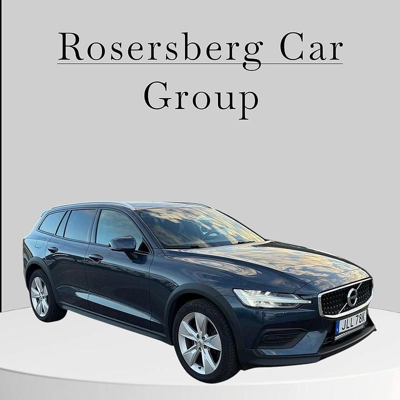 Begagnad Volvo V60 CC Momentum 197 HK (144 kW) 2022 Mörkblå Kombi