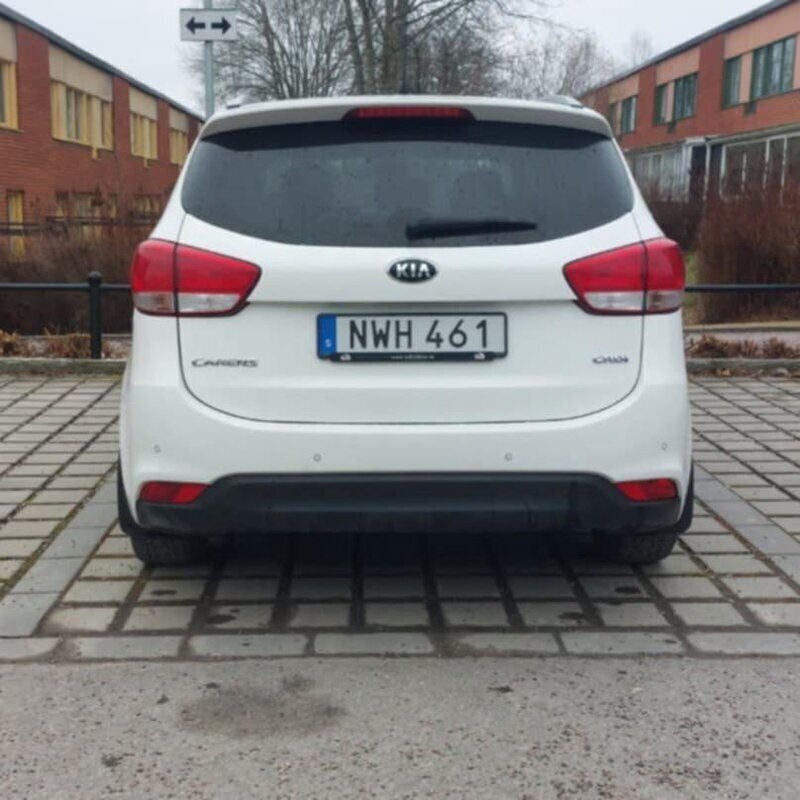 Vit Begagnad 2016 Kia Carens Minibuss | 119 000 kr (Marknadspris) - Bild 1/4