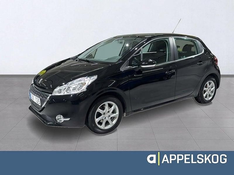 Svart Begagnad 2013 Peugeot 208 Active Halvkombi | 57 900 kr (Marknadspris) - Bild 1/4
