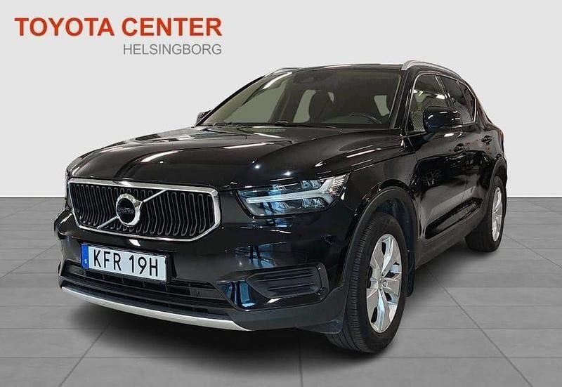 Svart Begagnad 2021 Volvo XC40 Momentum SUV | 229 900 kr (Marknadspris) - Bild 1/4