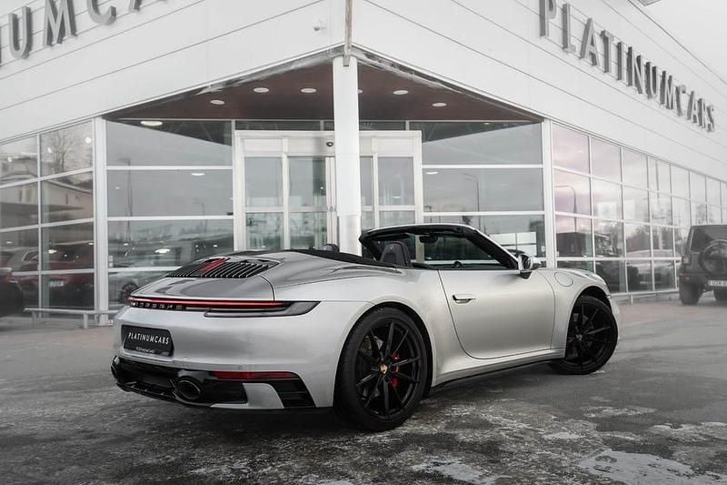 Begagnad Porsche 911 Carrera 4S 450 HK (330 kW) 2022 Gt silver metallic Cab