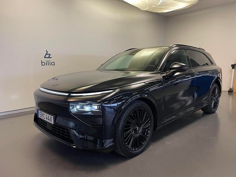 Svart Begagnad 2025 XPENG G9 SUV | 798 500 kr (Marknadspris) - Bild 1/4