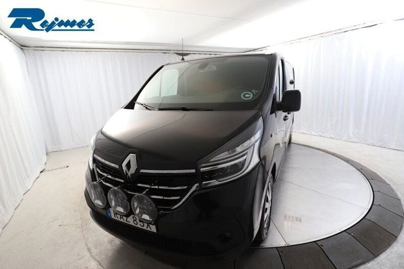 Svart (svart met d) Begagnad 2021 Renault Trafic Van | 219 800 kr (Superpris) - Bild 1/4