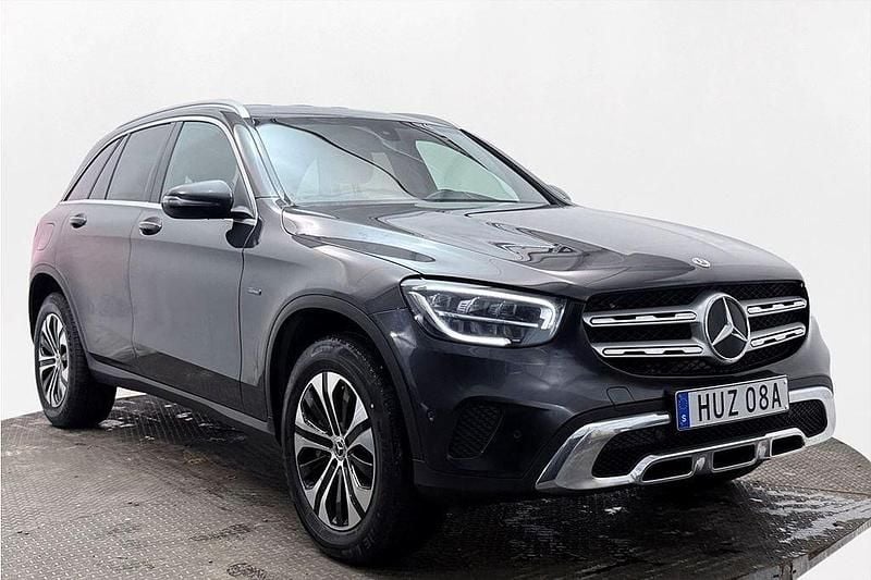 Grå Begagnad 2021 Mercedes GLC300e Advantage SUV | 329 900 kr (Bra pris) - Bild 1/3