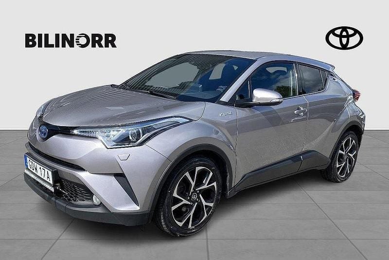Mörkgrå Begagnad 2019 Toyota C-HR Edition SUV | 209 500 kr (Marknadspris) - Bild 1/4