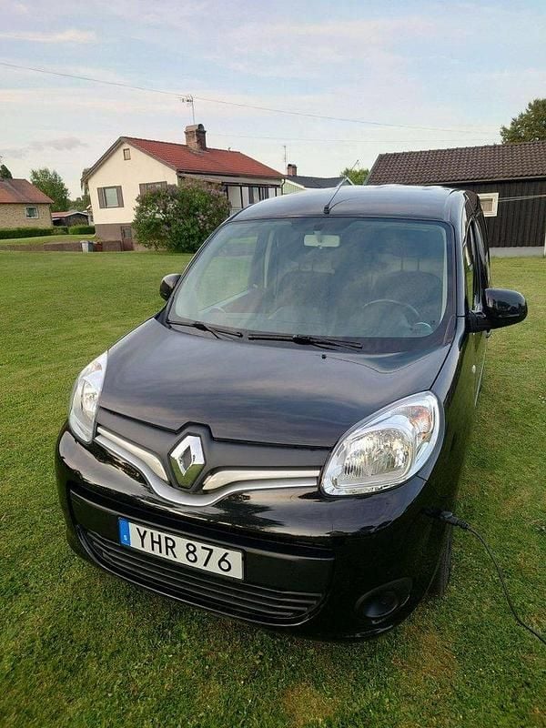 Svart Begagnad 2017 Renault Kangoo Minibuss | 84 900 kr (Bra pris) - Bild 1/4