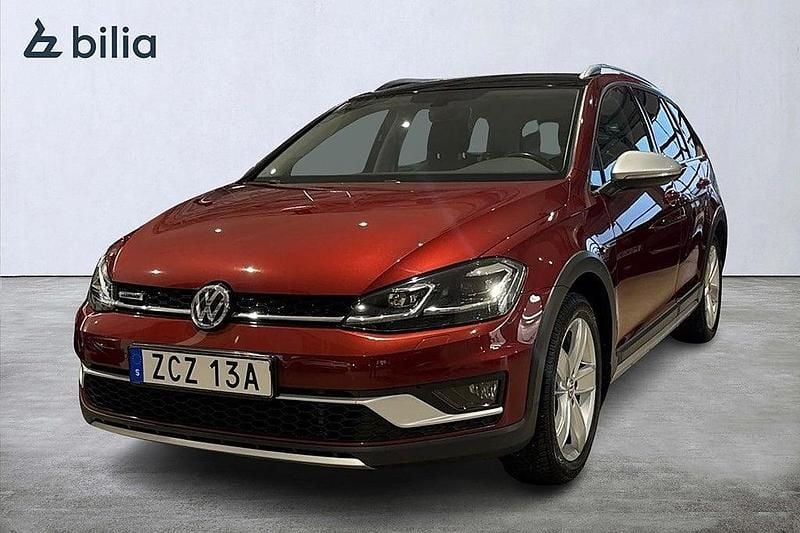 Mörkröd Begagnad 2019 VW Golf Alltrack Kombi | 209 900 kr (Marknadspris) - Bild 1/4