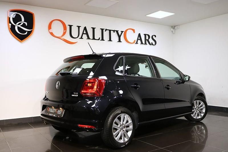 Begagnad VW Polo 90 HK (66 kW) 2016 Svart Halvkombi