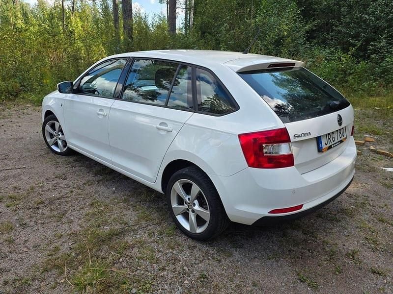 Begagnad Skoda Rapid 90 HK (66 kW) 2015 Halvkombi