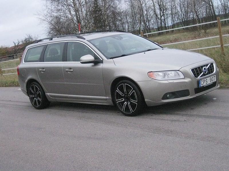 Ljusbrun Begagnad 2012 Volvo V70 Momentum Kombi | 39 900 kr - Bild 1/4