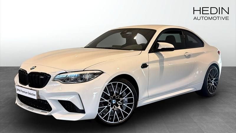 Vit (white) Begagnad 2019 BMW M2 Competition Edition Sportkupé | 588 700 kr (Marknadspris) - Bild 1/4