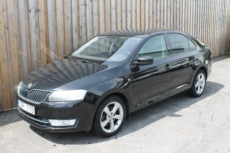 Svart Begagnad 2013 Skoda Rapid Elegance Halvkombi | 84 900 kr (Superpris) - Bild 1/4