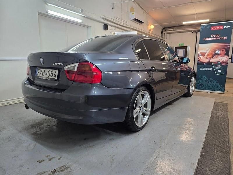 Begagnad BMW 320 Advantage 170 HK (125 kW) 2007 Grå Sedan