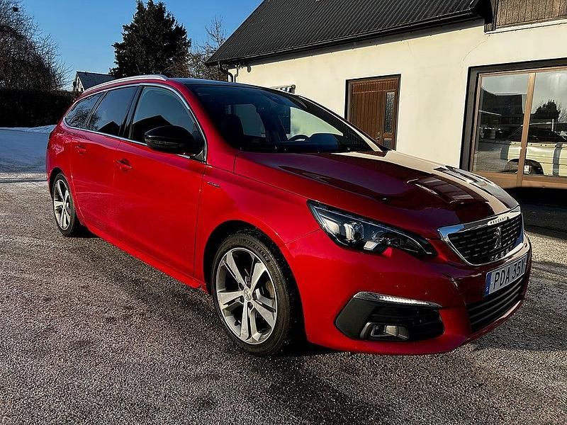 Röd Begagnad 2019 Peugeot 308 SW GT-line Kombi | 159 800 kr (Marknadspris) - Bild 1/4